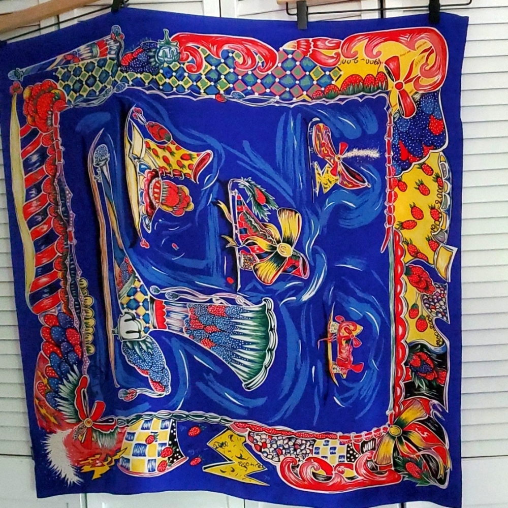 VINUCHI 100 % silk scarf 34" square